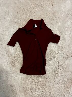 Women’s Short Sleeve Polo Top in Burgundy